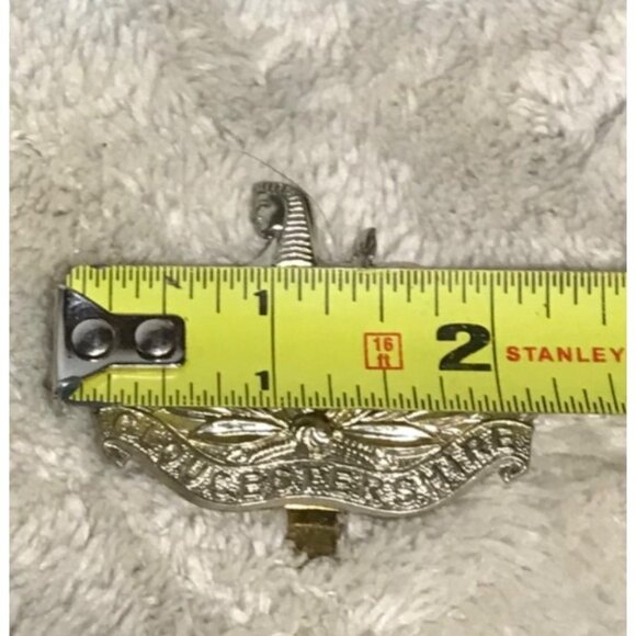 Vintage Gloucestershire Regiment Military Cap Badge Silver Tone Metallic Pin - Picture 4 of 5